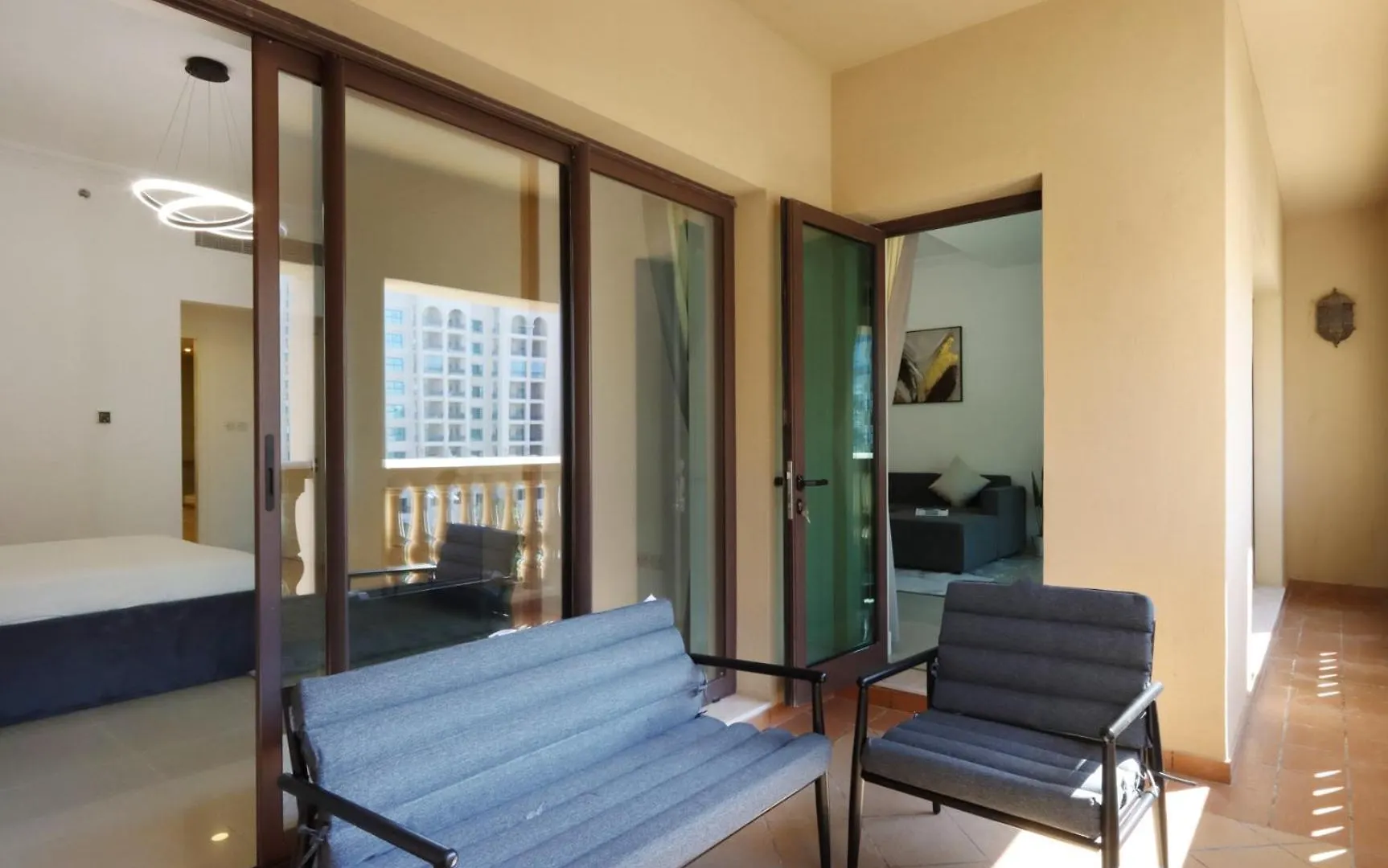 Livbnb Suite - 1Br Haven In Golden Mile Dubai Apartment