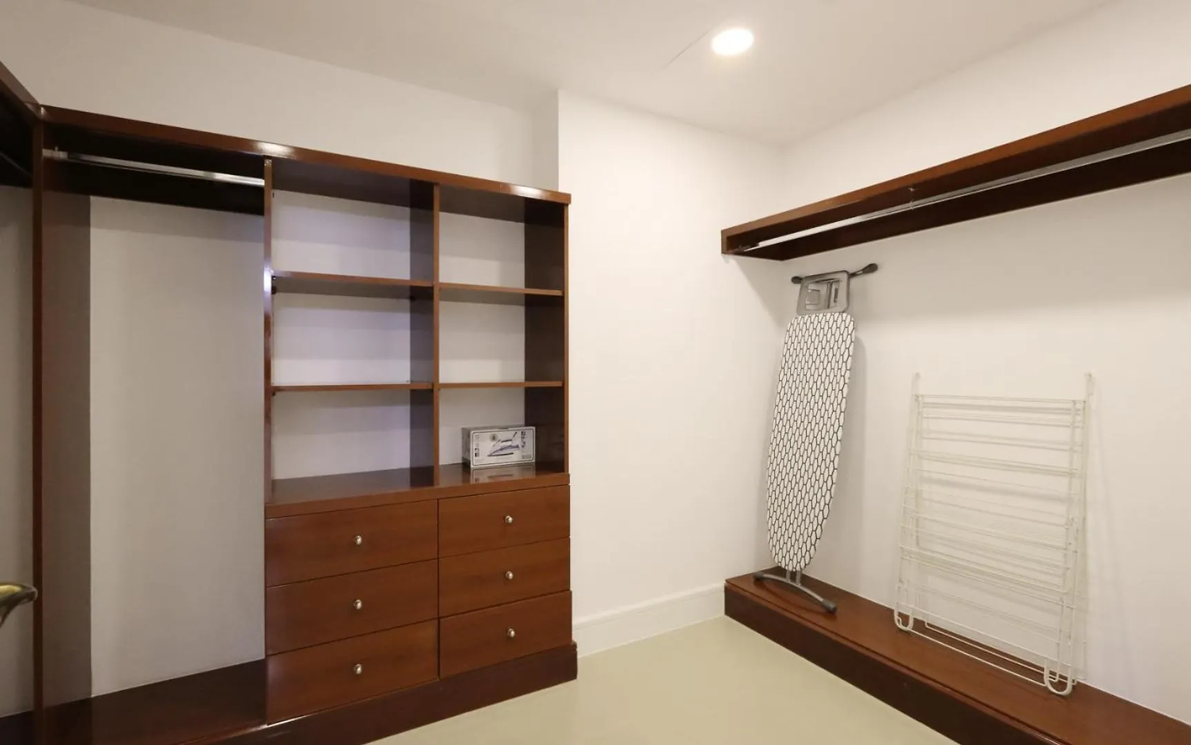 Livbnb Suite - 1Br Haven In Golden Mile Dubai United Arab Emirates