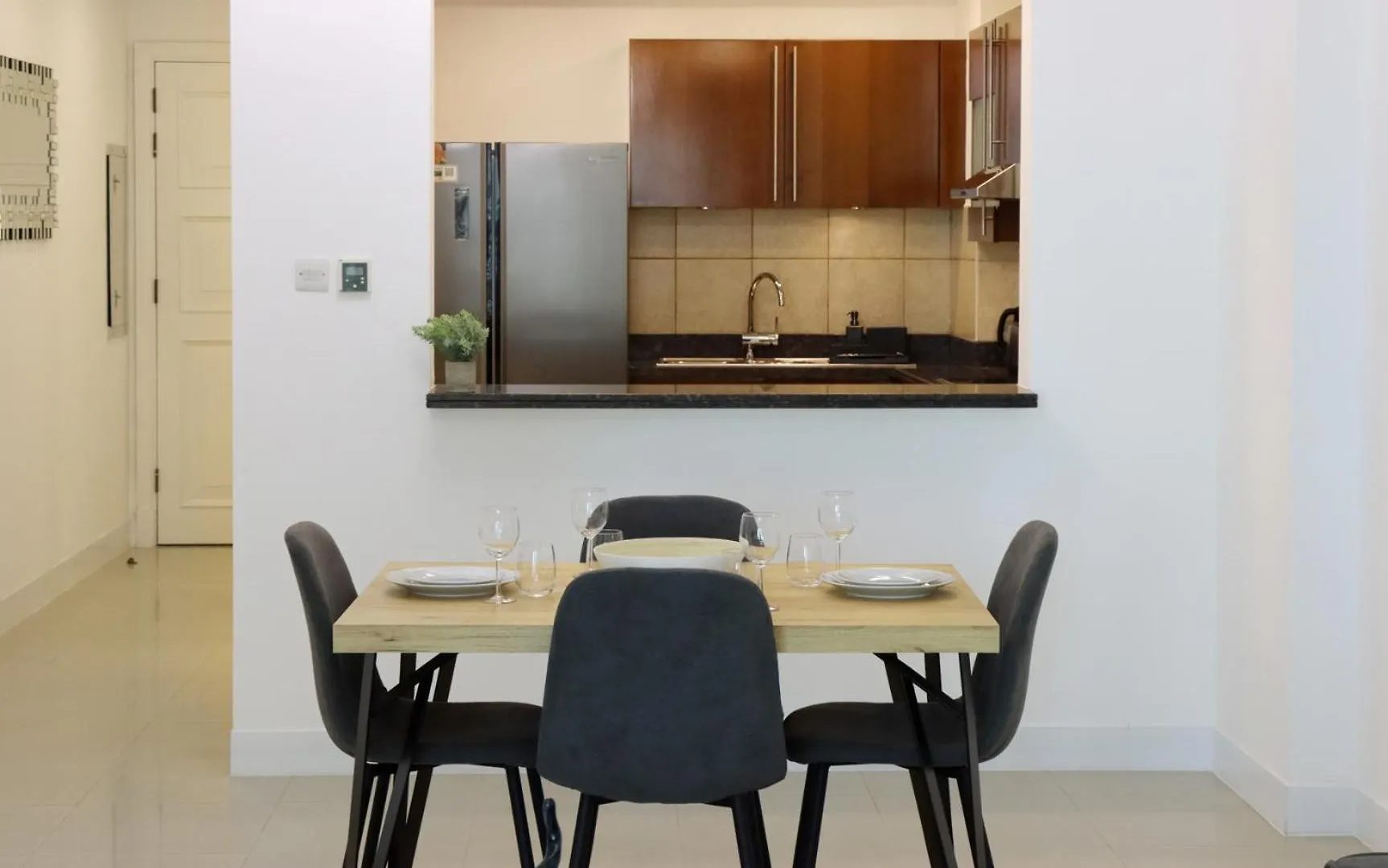 Livbnb Suite - 1Br Haven In Golden Mile Dubai 0*,  United Arab Emirates