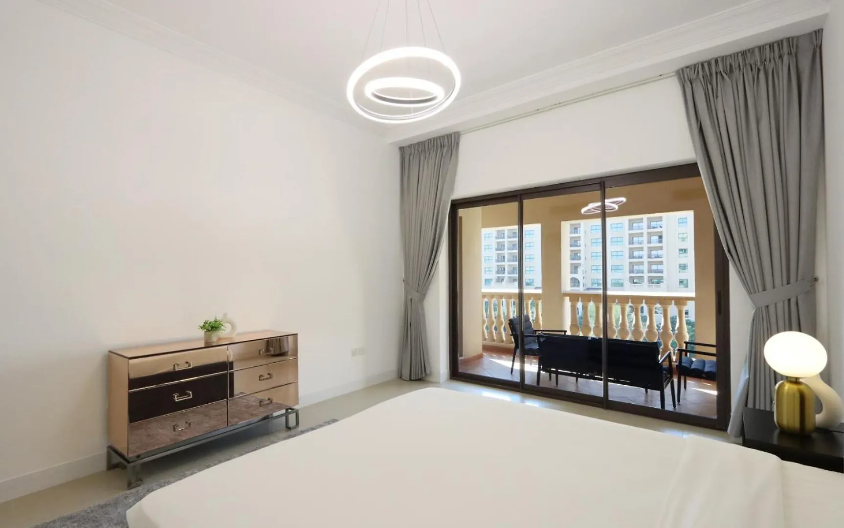 Apartment Livbnb Suite - 1Br Haven In Golden Mile Dubai
