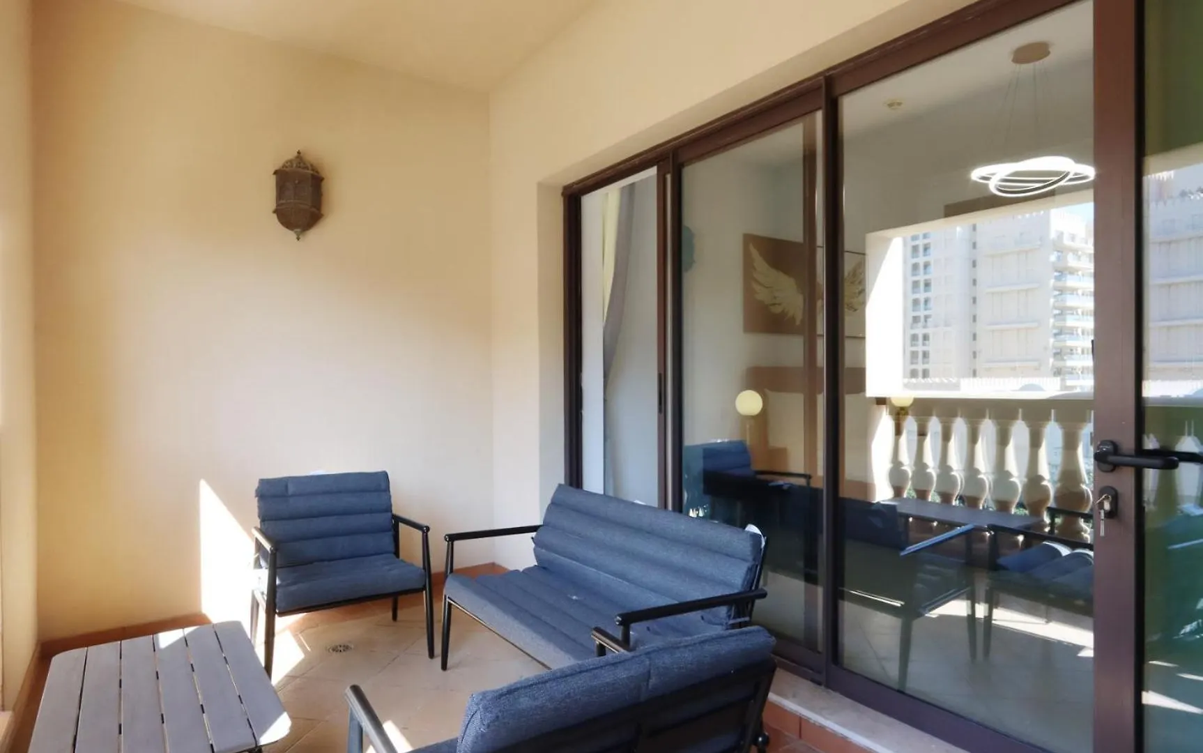 Livbnb Suite - 1Br Haven In Golden Mile Dubai Apartment