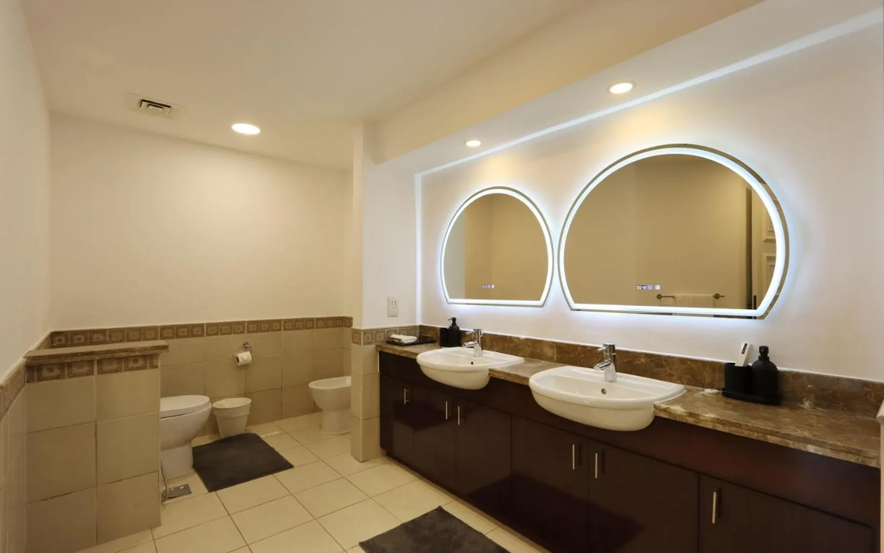 Livbnb Suite - 1Br Haven In Golden Mile Dubai United Arab Emirates