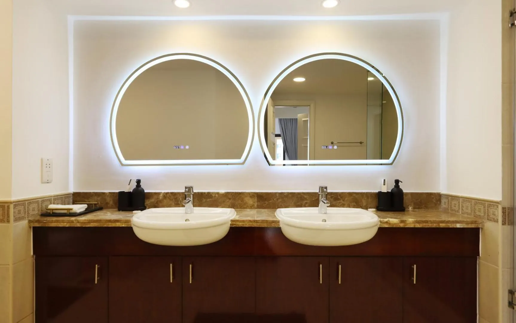 Livbnb Suite - 1Br Haven In Golden Mile Dubai 0*,